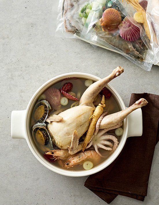 [백제원] 국내산 닭과 전복을 사용한 영양 해신탕