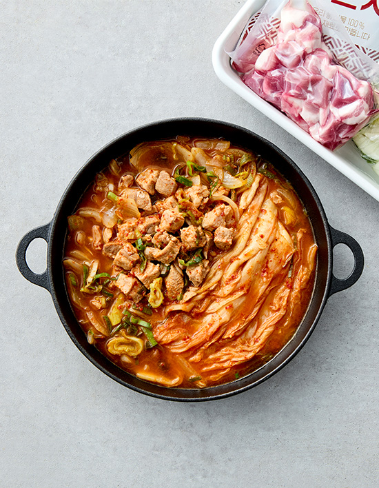 [하남돼지집] 돼지고기 묵은지 김치찜