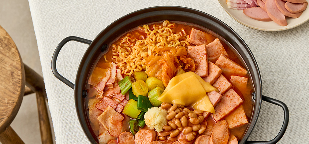 [차려낸] 햄 가득 송탄식 부대찌개
