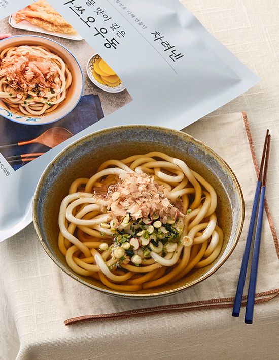 [차려낸] 국물 맛이 깊은 가쓰오우동 (4인분)